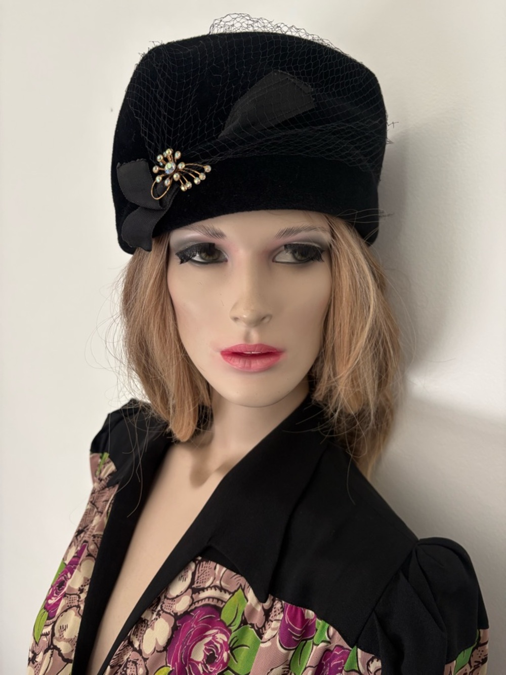 Vintage Lucila Mendez 1960s Black Velvet Hat with Veil and Brooch